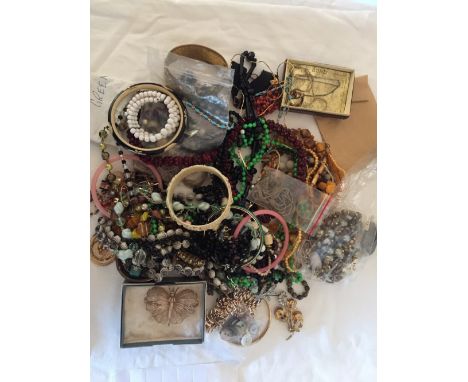 A quantity of vintage costume jewellery.