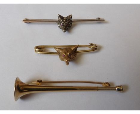 A 9ct yellow gold hunting horn brooch with 2 gem set fox head bar brooches