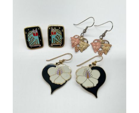 Beautiful collection of hook and post earrings with stylish designs and vibrant colors, completed by gold tone. Includes: Hib