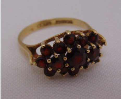 9ct yellow gold and garnet dress ring, approx total weight 3.4g