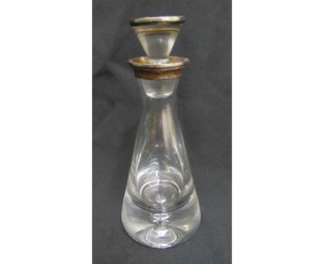 A clear glass conical shaped decanter with plain silver mounts and drop stopper, import marks Birmingham 1904, 25cm (h)