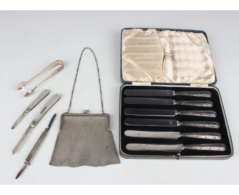 A George V silver chain mesh evening purse, the clasp with engine turned decoration, fitted with a bar and circular link carr