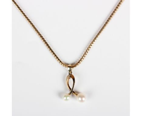 A 9ct gold serpentine link neckchain, weight 5.8g, length 45.5cm, with a gold and cultured pearl pendant, detailed 'K14', wei