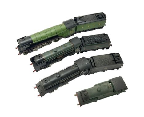Various makers ‘00’ gauge - Hornby Class D41/1 4-4-0 ‘Yorkshire’ locomotive no.62700 in BR black and Green Schools Class 4-4-