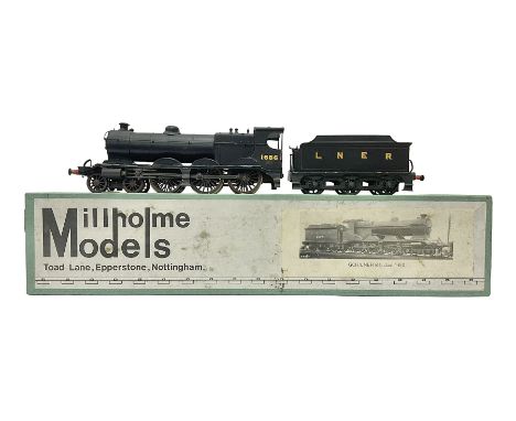 Millholme Models ‘00’ gauge - kit built GCR/LNER B5 Class 4-6-0 no.1686 steam locomotive and tender in LNER black; with origi