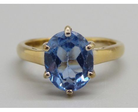 A silver gilt blue stone solitaire ring, N 