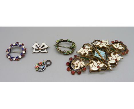 Enamel jewellery and a buckle, some a/f 