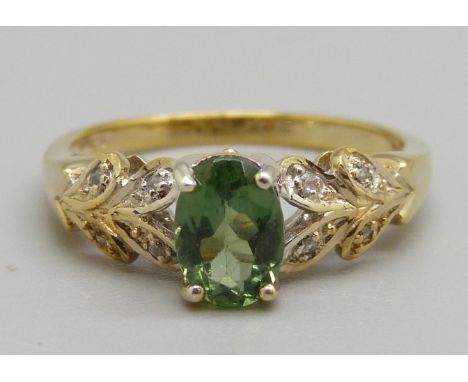 A silver gilt green apatite set ring, N 