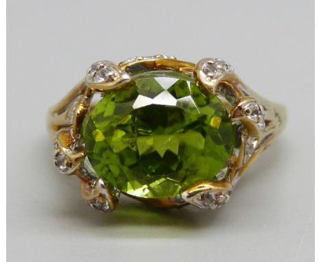 A 9ct gold, peridot and zircon ring, 3.8g, M 