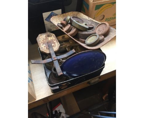 2 SETS OF KITCHEN SCALES AND WEIGHTS