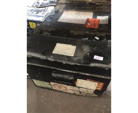 METAL TRUNK WITH BOOKLETS