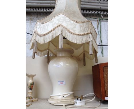 POTTERY LAMP     H5