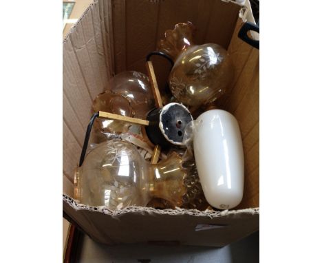 BOX INCLUDING LIGHT FITTING T4