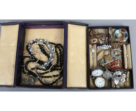 A fitted leather jewellery box and good quantity of vintage costume jewellery including Scottish hardstone roundel brooch, Vi