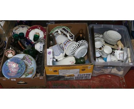Three boxes of mixed ceramics and glasswares to include Royal Doulton part tea service decorated in the Bedford pattern, comm