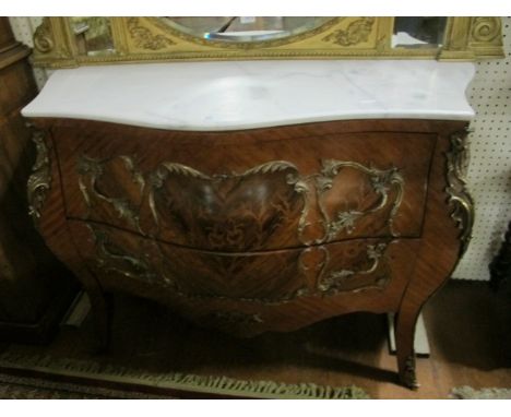 A FINE CONTINENTAL KINGWOOD MARQUETRY AND GILT BRASS MOUNTED COMMODE of bombe outline surmounted with a white vein marble top