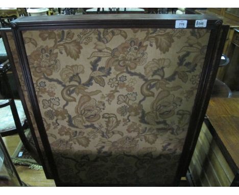 A GOOD GEORGIAN MAHOGANY FIRESCREEN the needlework panel within a reeded frame with side screens raised on standard end suppo