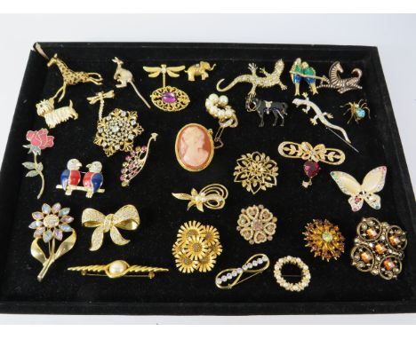 Large selection of good quality vintage and modern brooches.