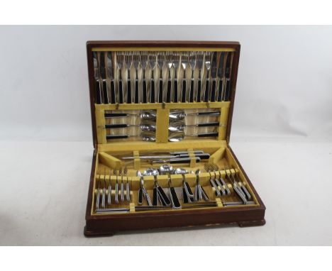 Kirks Sheffield Cutlery Set 59 Piece Vintage Carving Set w/ Wooden Canteen      512235