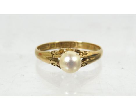 18ct Yellow Gold ring set with an 8mm Real Pearl.  Finger size 'R'  2.6g