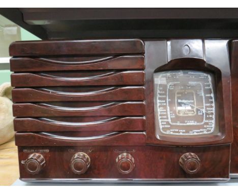 1940's Era Westminster Radio, Model ZA 617. Working condition Unknown. Measures approx 12 x 12 inches. See photos.