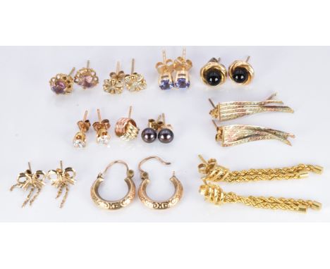 A collection of 9ct gold earrings including rope twist, amethyst set tri-coloured, pearls etc, 10g
