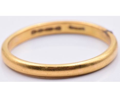 A 22ct gold wedding band/ ring, 2.9g, size O