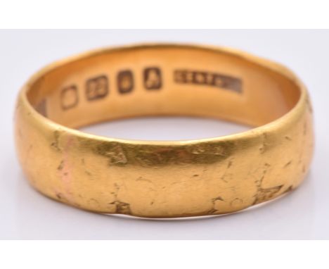 A 22ct gold wedding band/ ring, 5.3g, size M&nbsp;