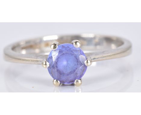 An 18ct white gold ring set with a round cut tanzanite, 3.1g, size M