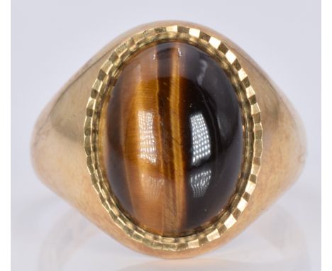 A 9ct gold ring set with tiger's eye cabochon, 9.6g, size T