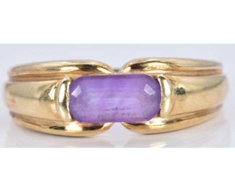 A 9ct gold ring set with an amethyst, 2.3g, size I&nbsp;