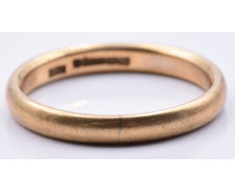 A 9ct gold wedding band/ ring, 3.7g, size T