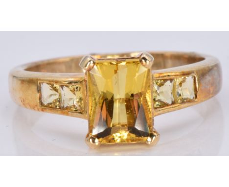 A 9ct gold ring set with heliodor, 3.2g, size M