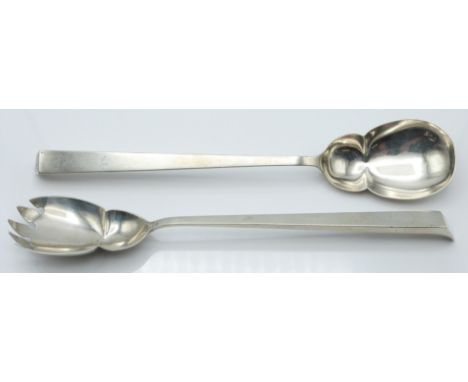 Edward VII pair of hallmarked silver salad servers with hollow handles, London 1904 maker&nbsp;R H Halford &amp; Sons, length