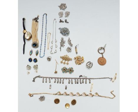 A collection of jewellery including a silver and moonstone ring, a silver necklace, silver earrings set with marcasite, white