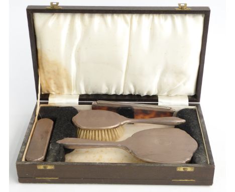 Hallmarked silver mounted dressing table set, comprising hand mirror, two brushes and comb, Birmingham 1957, width of case 35