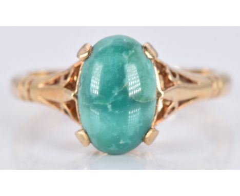 A 9ct gold ring set with a turquoise cabochon, 2.6g, size K