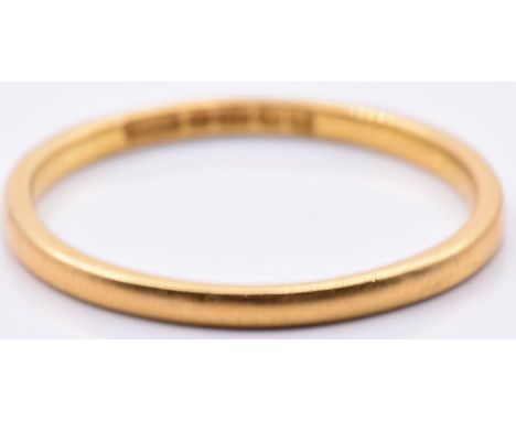 A 22ct gold wedding band/ ring, 1.9g, size O