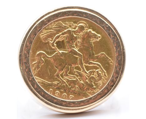 A 1907 gold half sovereign in 9ct gold ring mount, 10.7g, size R