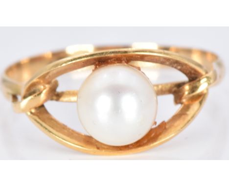 A yellow metal ring set with a pearl, 2.3g, size Q