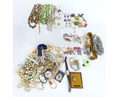 A collection of costume jewellery including Art Deco beaded necklaces, bracelets, Art Deco brooch, vintage brooches, vintage 