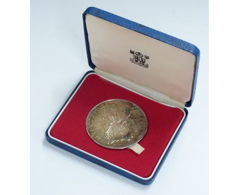 Royal Mint Silver Jubilee medal / coin by, 88g, in fitted box