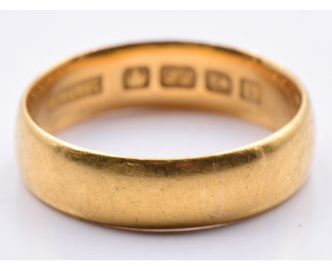 A 22ct gold wedding band/ ring, Birmingham 1915, 3.9g, size J/K