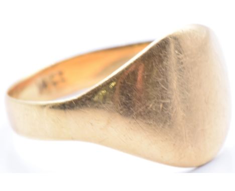 An 18ct gold signet ring, 5.5g, size R