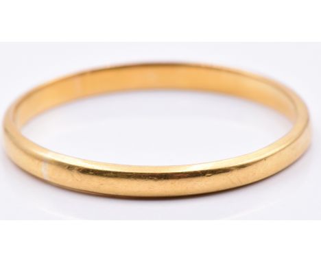 A 22ct gold wedding band/ ring, 1.8g, size Q