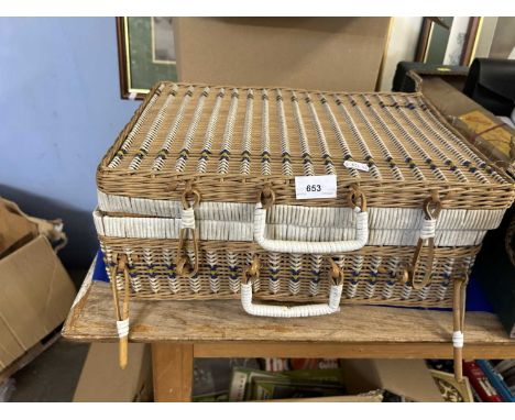 Wicker hamper, empty