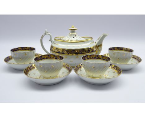 Early 19th century Chamberlains Worcester tea pot and four tea bowls and saucers, pattern no. 386 (9) Condition Report & Furt