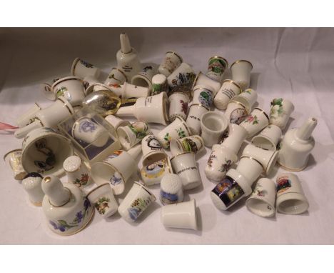 Collection of ceramic thimbles. P&amp;P Group 2 (£18+VAT for the first lot and £3+VAT for subsequent lots) 