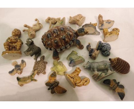 Wade whimsies and a turtle pin holder. P&amp;P Group 2 (£18+VAT for the first lot and £3+VAT for subsequent lots) 