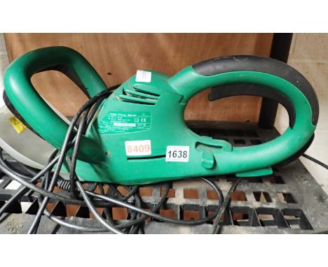 Gardenline electric Long Reach hedge trimmer 600w, cutting length 59 cm. All electrical items in this lot have been PAT teste